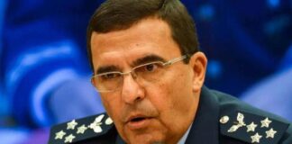 Plano de Bolsonaro era prender Moraes e impedir posse de Lula, diz ex-comandante da Aeronáutica