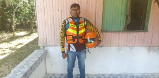 Detran-AM contempla 100 mototaxistas com kits de segurança em Barcelos