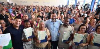 Governo entrega mil títulos de propriedade a moradores da comunidade Vale do Sinai