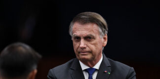 Bolsonaro reclama de soluços e teve provável quadro de pneumonia viral