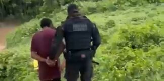 Homem é preso após jogar filhos em rio e tentar matar a esposa no interior do AM