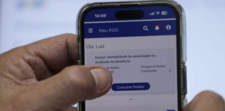 INSS começa a devolver dinheiro a aposentados com descontos indevidos: veja quem recebe primeiro