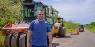 Presidente da ALEAM Roberto Cidade vistoria obras de recuperação em Presidente Figueiredo