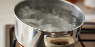 Padrasto é preso por jogar água quente em enteada de 6 anos no Jorge Teixeira