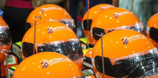 Detran-AM contempla 100 mototaxistas de Rio Preto da Eva com kits de segurança