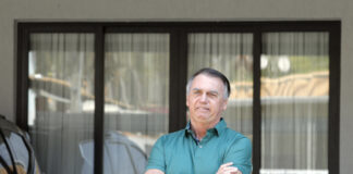 Moraes autoriza Bolsonaro a comemorar aniversário de 15 anos da filha em casa