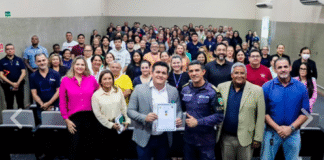 Diretor-presidente do Detran-AM recebe a Medalha Tiradentes da PMAM