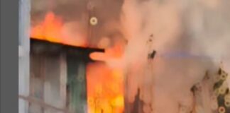 Incêndio destrói dez casas de madeira em beco na zona oeste de Manaus