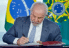 Lula sanciona lei que amplia pena por venda de álcool a menores
