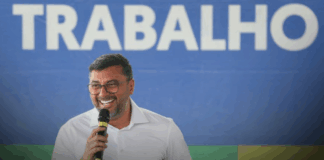 Governador Wilson Lima apresenta novos serviços do Detran-AM e realiza entrega a motofretistas