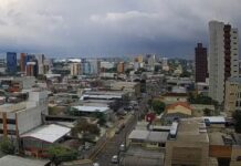 Chuva e ventania marcam manhã de quinta em Manaus
