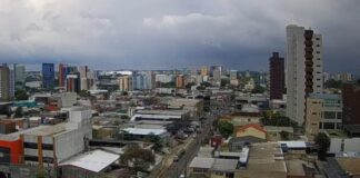 Chuva e ventania marcam manhã de quinta em Manaus