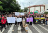 ‘Não vai ter arrego’, gritam professores ao anunciarem greve em Manaus