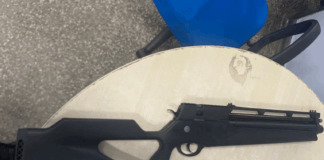 Duas pessoas são mantidas reféns dentro de carro no Mauazinho; Suspeito é preso