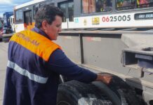 Detran-AM autua mais de 3.280 veículos na operação ‘Carga Pesada’ em 2025