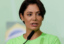 Médicos finalizam procedimento para amenizar crises de soluço de Bolsonaro, diz Michelle