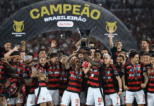 Flamengo vence o Ceará, conquista o Brasileirão e se iguala aos maiores campeões brasileiros do século