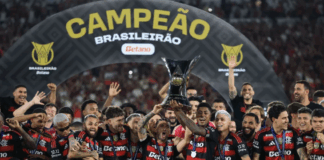 Flamengo vence o Ceará, conquista o Brasileirão e se iguala aos maiores campeões brasileiros do século