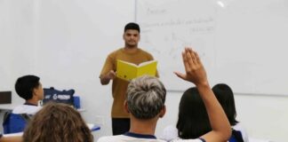 Amazonas abre seleção para bolsa do ‘Mais Professores’ com valor de R$ 2,1 mil