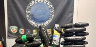 Homem é preso com 35 quilos de drogas escondidos em convés de barco no Amazonas