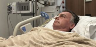 Jair Bolsonaro está em observação e não deve ser internado após queda na cela da PF