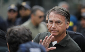 Bolsonaro precisa de cuidados médicos, mas pode ficar na Papudinha, conclui perícia da PF