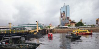 Famílias de vítimas de naufrágio recebem apoio no Porto de Manaus; buscas entram no 4º dia