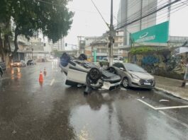 Médica perde o controle de veículos, bate em carros e capota em avenida de Manaus