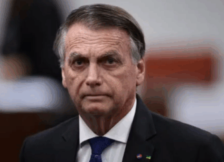 Bolsonaro e quatro oficiais podem perder patentes militares após pedido do MP Militar