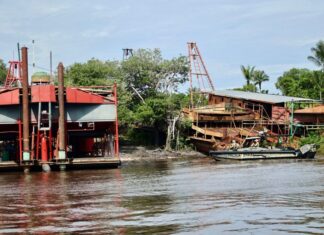 Operação apreende cinco embarcações usadas pelo garimpo ilegal no Amazonas