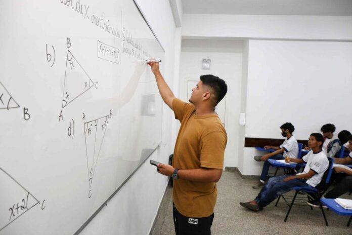 Seduc-convoca-69-aprovados-em-Processo-Seletivo-Simplificado-para-atuar-em-Manaus-e1759791635672