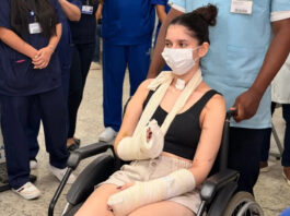 Jovem atacada com cerca de 15 facadas por rejeitar pedido de namoro recebe alta do hospital