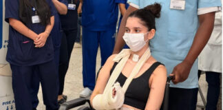 Jovem atacada com cerca de 15 facadas por rejeitar pedido de namoro recebe alta do hospital